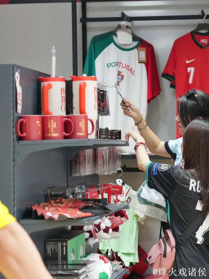 C罗球衣拍出513万元创历史纪录，梅西球衣成交价达451万