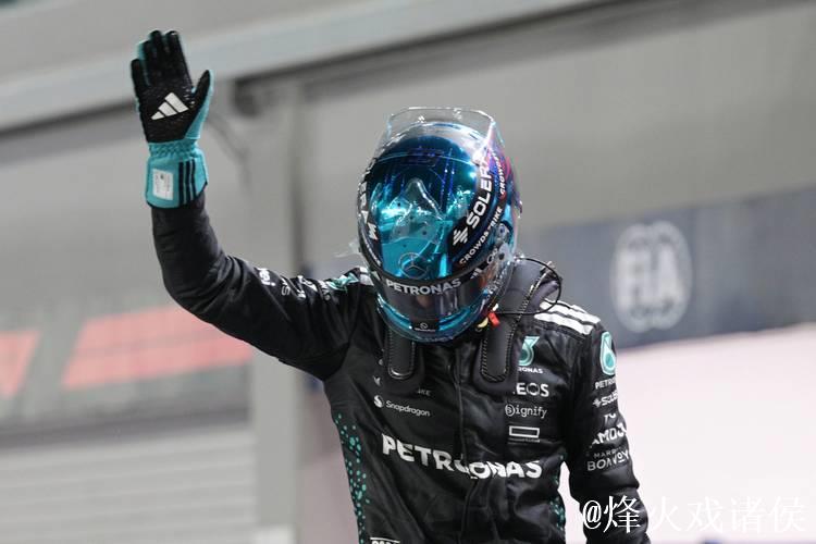 F1新加坡站排位赛：拉塞尔夺得杆位 维斯塔潘紧随其后
